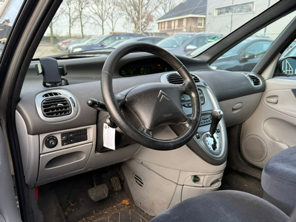50137927-10.jpg