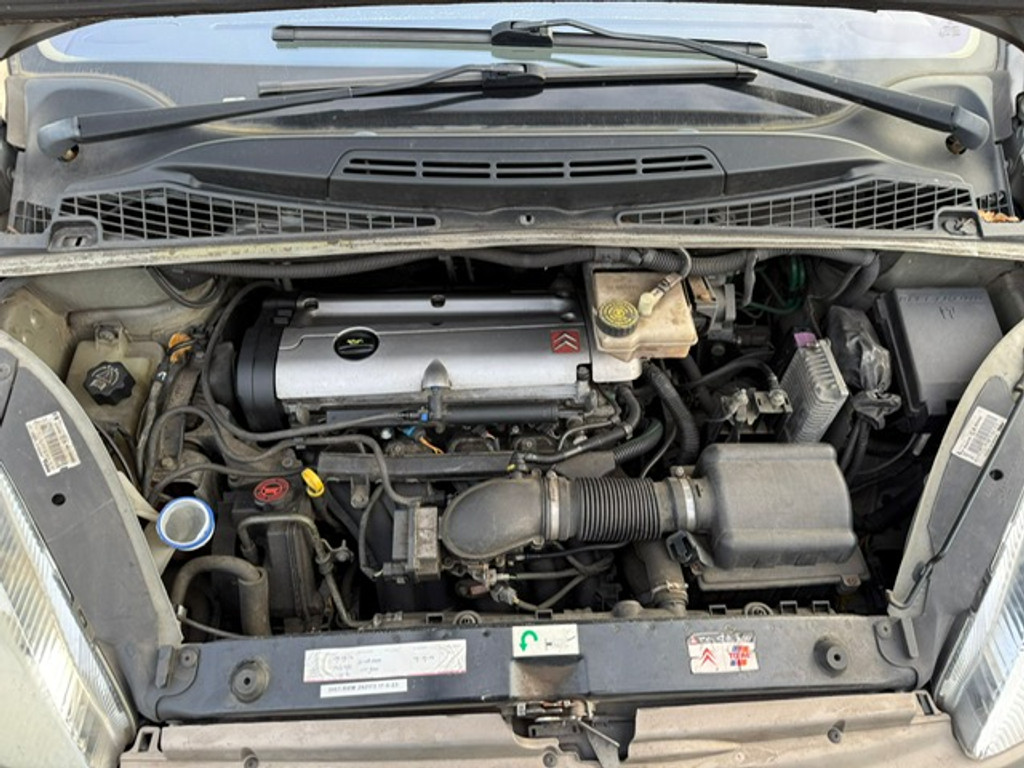 50137927-11.jpg