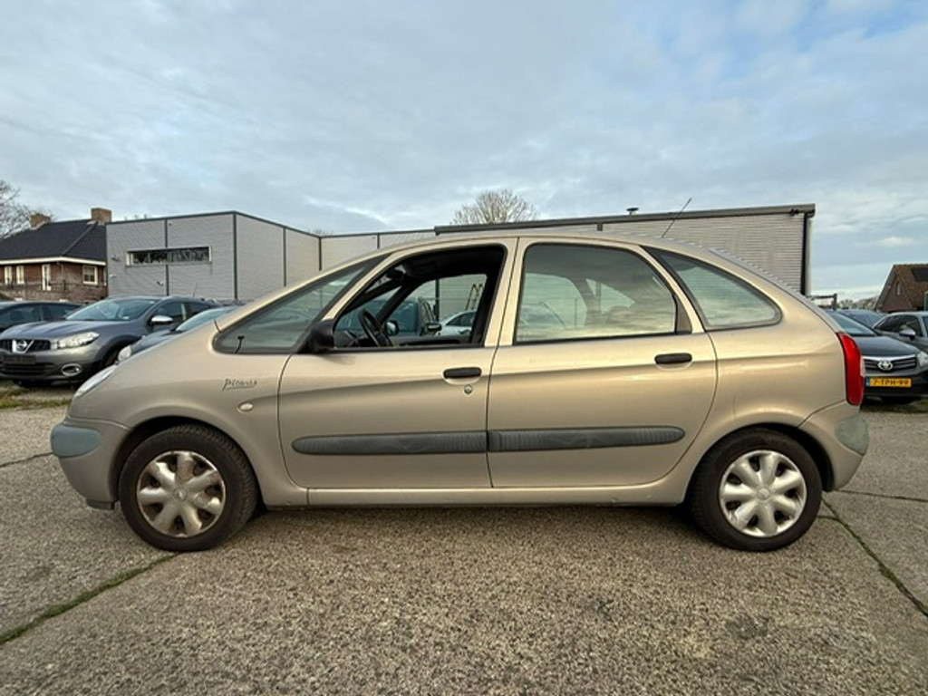50137927-7.jpg