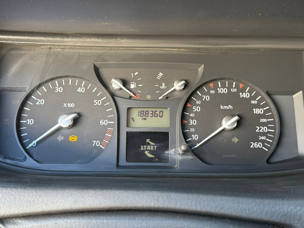 51759799-6.jpg