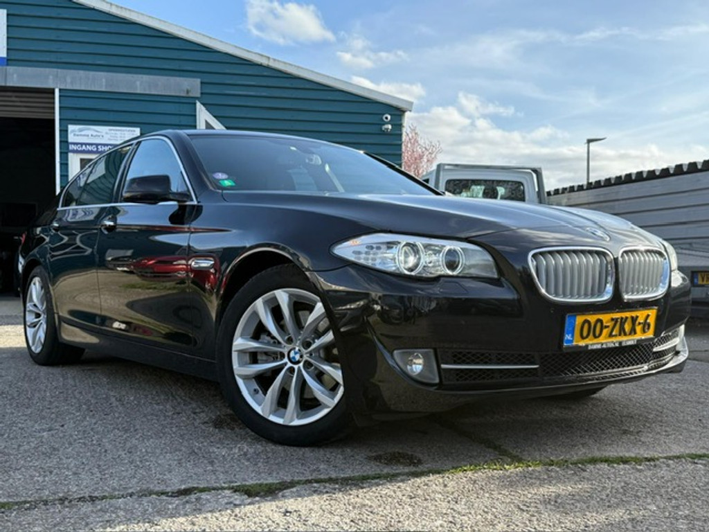 52178648-2.jpg