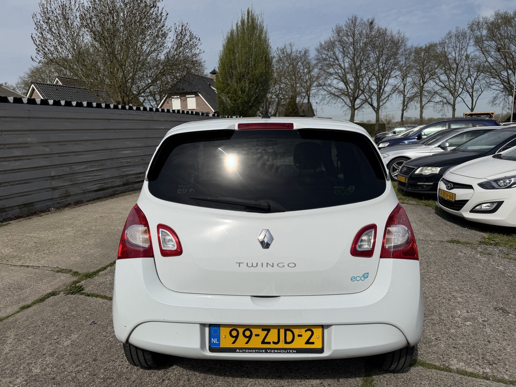 52701300-9.jpg
