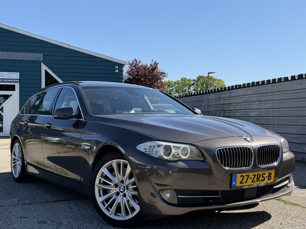53155084-2.jpg