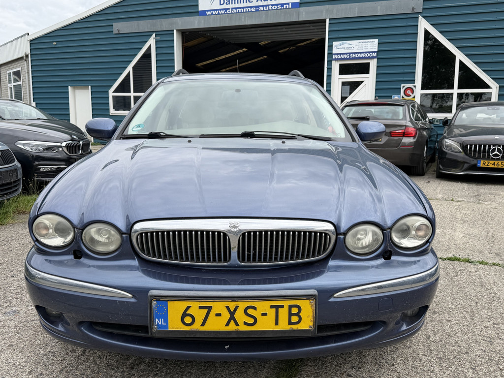 53293286-8.jpg
