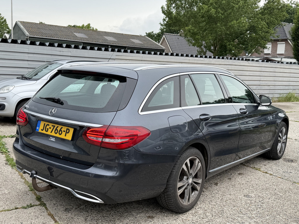 53986534-3.jpg