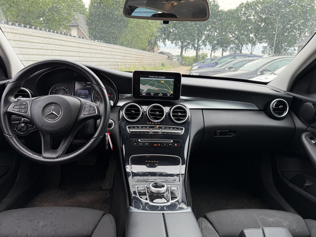 53986534-4.jpg
