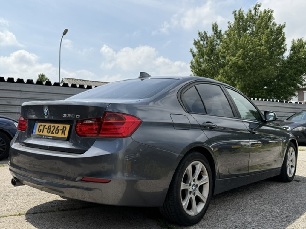 54358334-3.jpg