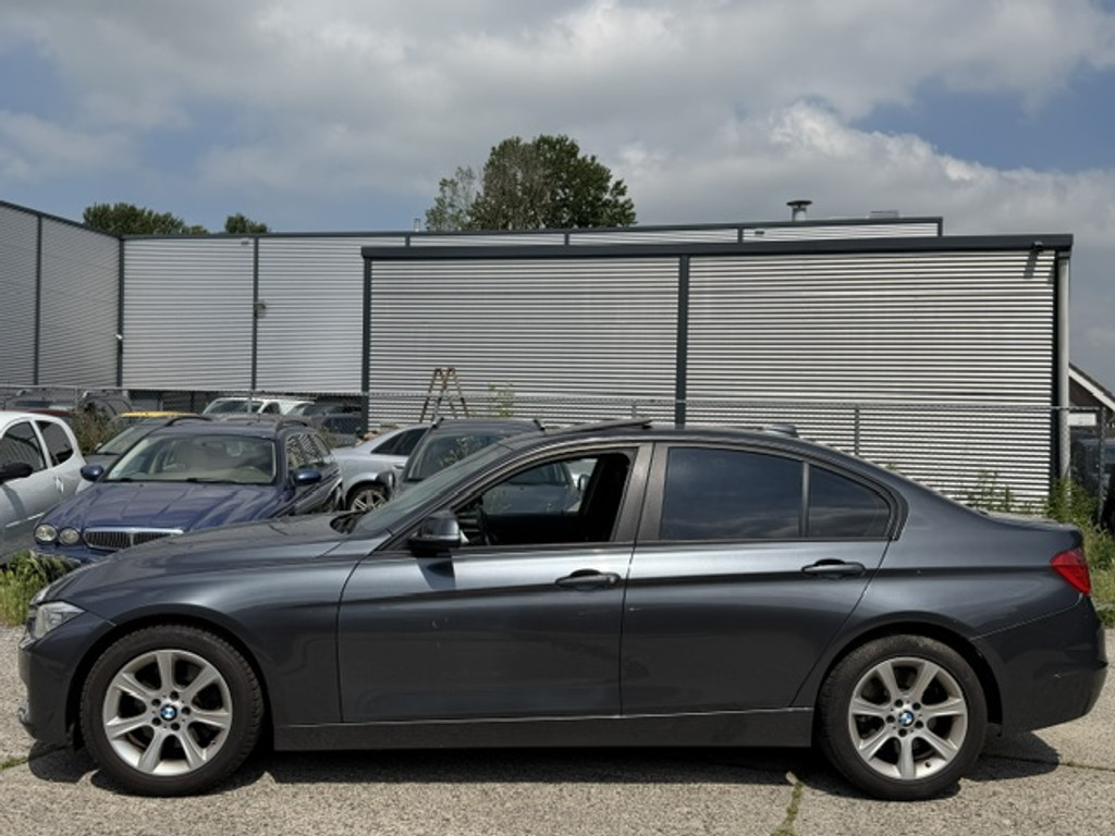 54358334-7.jpg