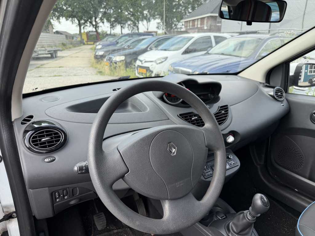 54394193-5.jpg